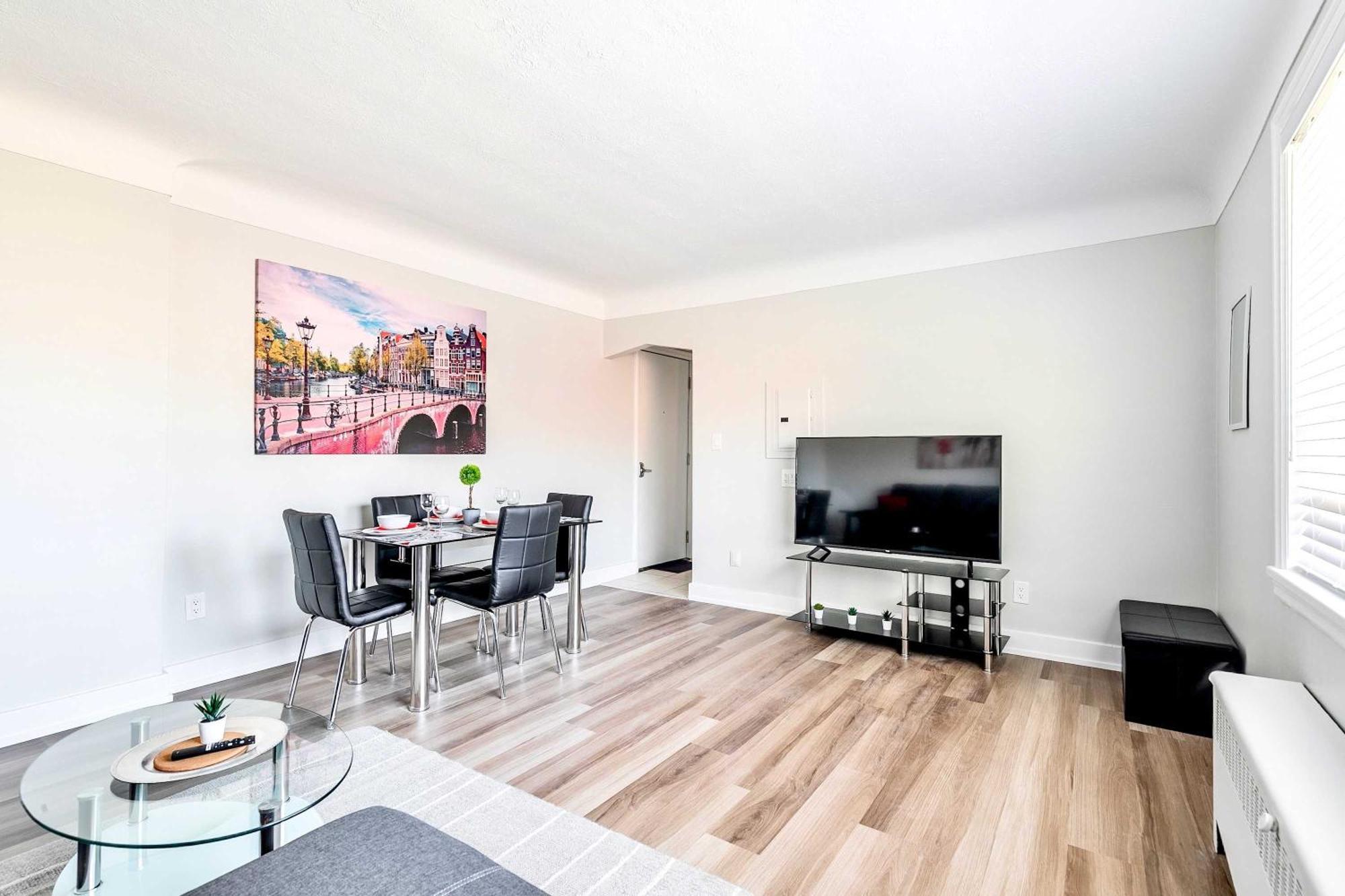Modern Apartment In Corktown Hamilton Sleeps 4 Exterior photo